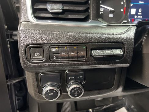 Used 2021 GMC Yukon Denali w/ Denali Premium Package image 14