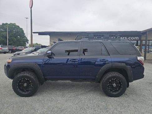 Used 2014 Toyota 4Runner SR5 AWD/4WD image 11