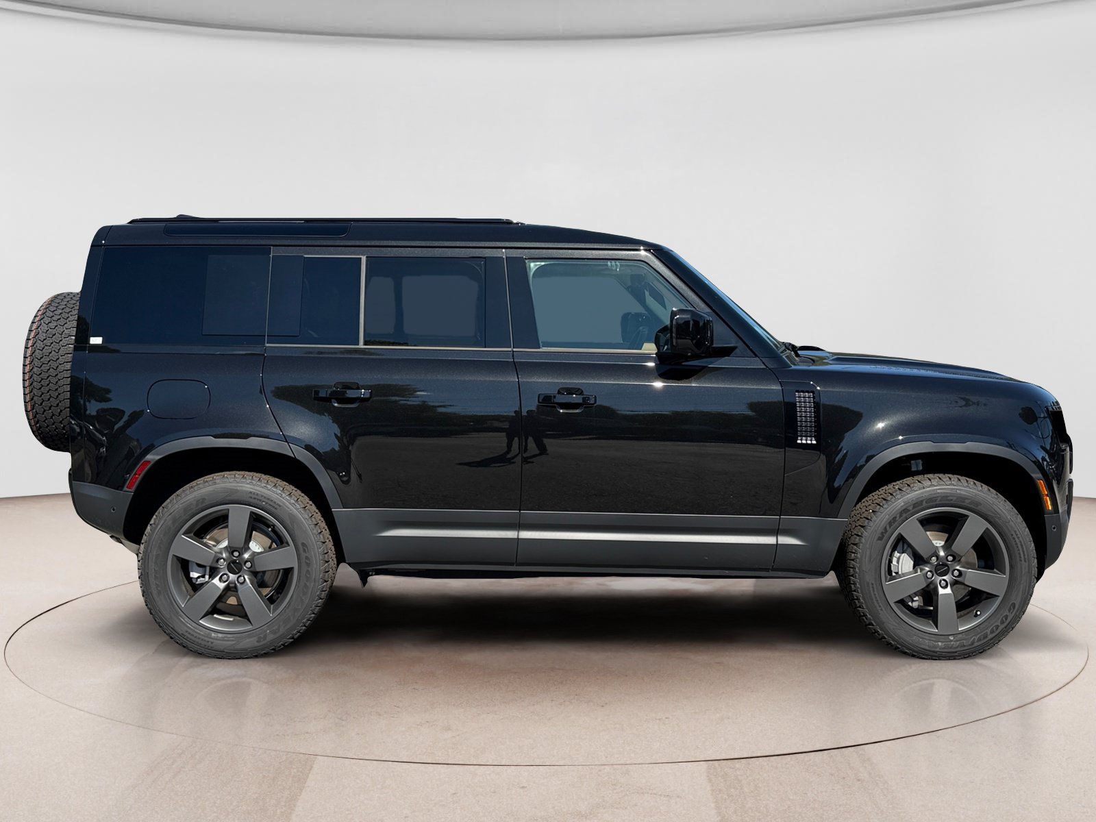 New 2026 Land Rover Defender 110 S AWD/4WD image 6