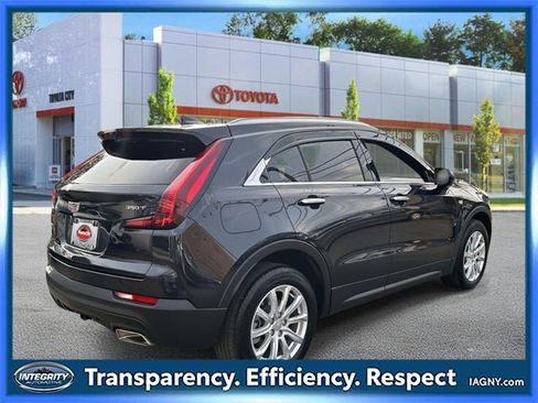 Used 2023 Cadillac XT4 Luxury w/ Cold Weather Package image 4