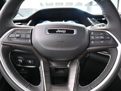 Used 2025 Jeep Grand Cherokee L Limited RWD image 28