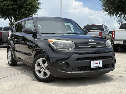 Used 2018 Kia Soul FWD image 2