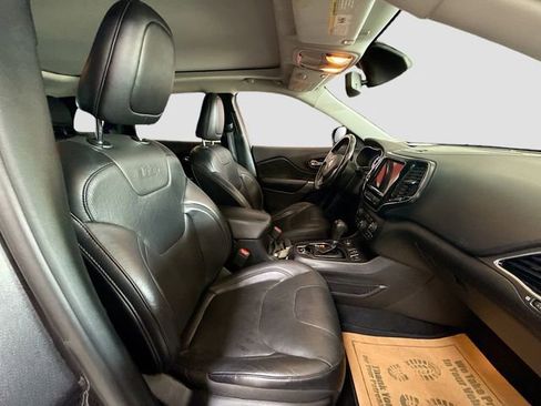 Used 2021 Jeep Cherokee Limited AWD/4WD image 28