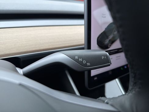 Used 2021 Tesla Model Y Long Range image 22