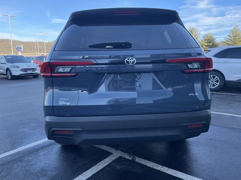 Used 2024 Toyota Grand Highlander XLE image 4