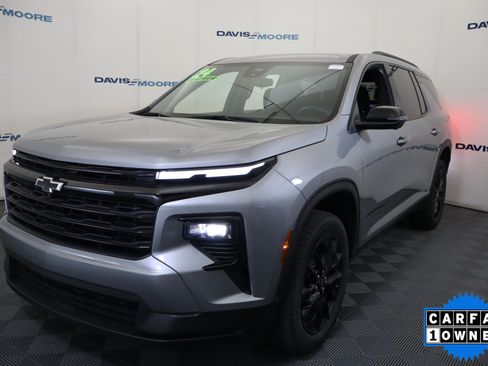 Used 2024 Chevrolet Traverse LT w/ Midnight/Sport Edition FWD image 12