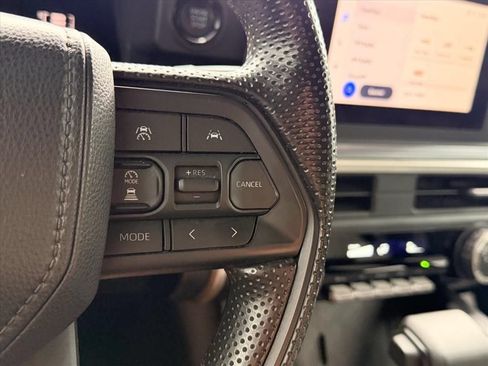 Used 2025 Toyota Tacoma SR5 AWD/4WD image 17