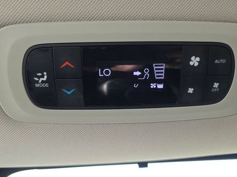 Certified 2024 Chrysler Pacifica Touring-L FWD image 28