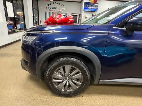 Used 2022 Nissan Pathfinder SV image 7
