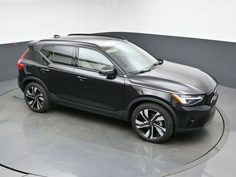 Used 2024 Volvo XC40 B5 Plus w/ Climate Package image 45