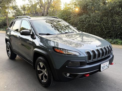 Used 2015 Jeep Cherokee Trailhawk w/ Comfort/Convenience Group image 11