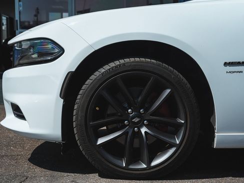 Used 2018 Dodge Charger R/T image 6