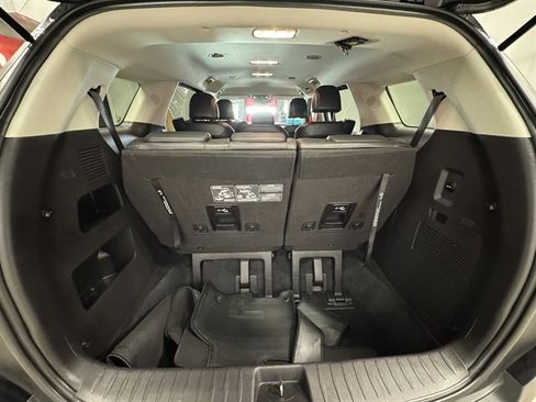 Used 2025 Kia Carnival image 20