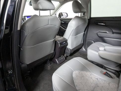 Used 2023 Toyota Highlander Bronze Edition image 47