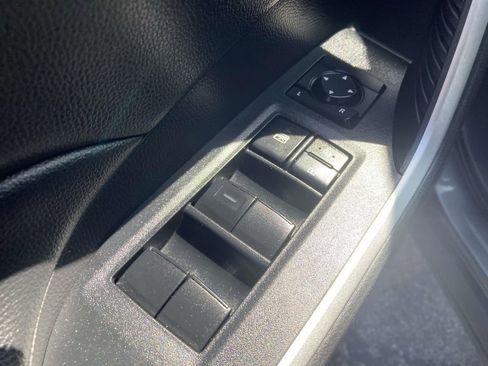 Used 2022 Toyota RAV4 LE FWD image 17
