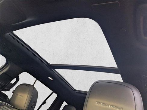 Used 2024 GMC Acadia Denali w/ Super Cruise Package image 18