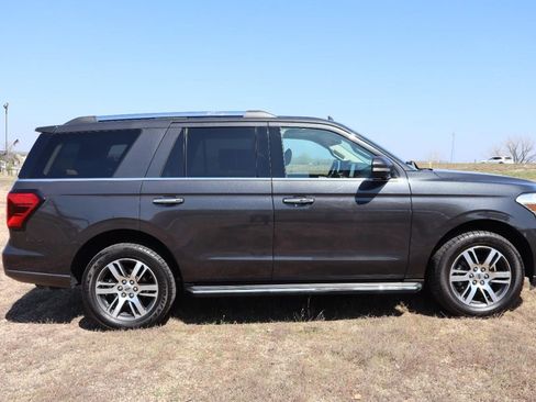 Used 2022 Ford Expedition Limited image 6