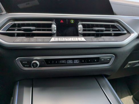 Used 2022 BMW X5 xDrive40i w/ M Sport Package AWD/4WD image 19