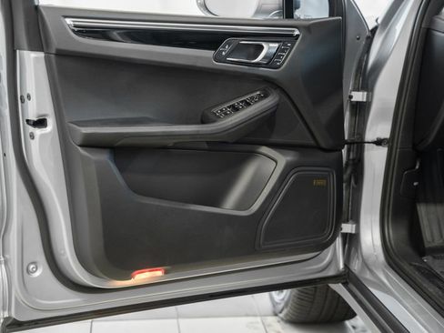 Used 2022 Porsche Macan AWD/4WD image 37