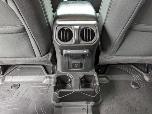 Used 2023 Jeep Gladiator Sport image 38