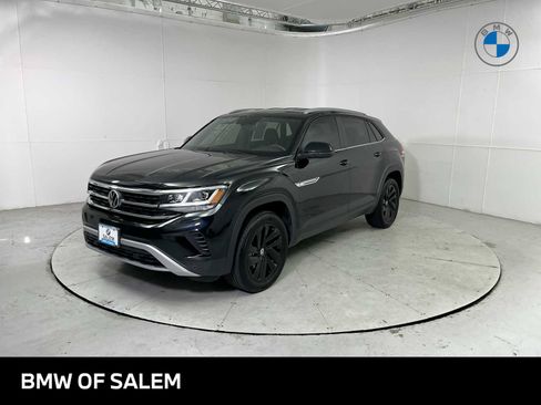 Used 2022 Volkswagen Atlas Cross Sport SE w/ Black Wheel Package AWD/4WD image 1