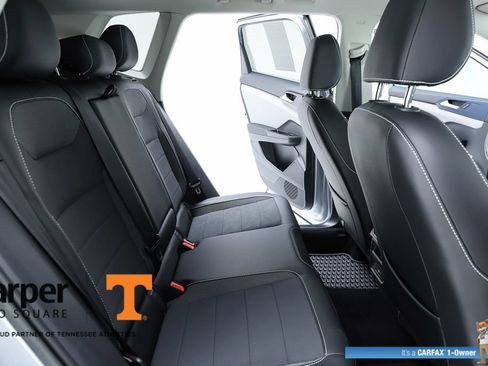 Used 2023 Volkswagen Taos SE w/ Panoramic Sunroof Package FWD image 36