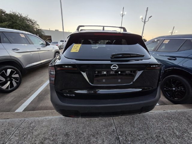 Used 2026 Nissan Kicks SV w/ Charging Package FWD image 5