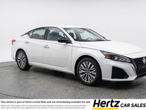 Used 2025 Nissan Altima 2.5 SV FWD image 1