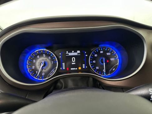 Used 2024 Chrysler Voyager LX image 17