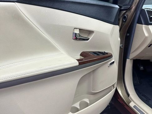 Used 2012 Toyota Venza XLE image 8