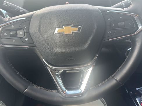 Used 2025 Chevrolet Trax LT w/ LT Convenience Package FWD image 12