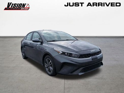 Used 2022 Kia Forte LXS image 3