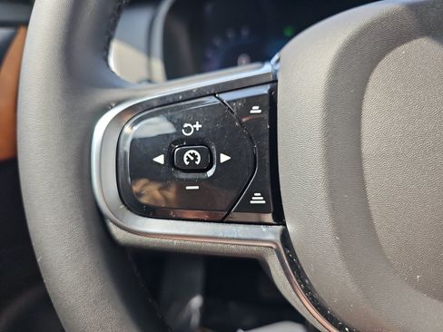 Used 2024 Volvo XC90 B5 Plus w/ Protection Package Premier AWD/4WD image 14