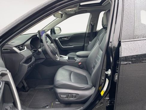 Used 2023 Toyota RAV4 XLE Premium image 9