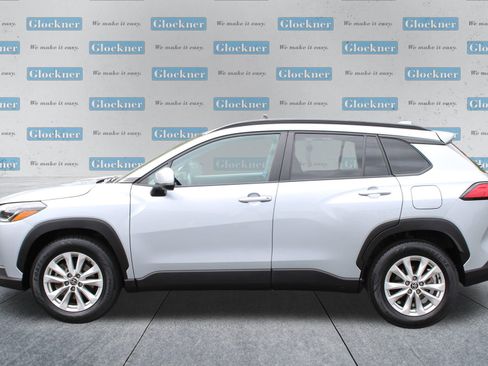 Used 2023 Toyota Corolla Cross LE image 10