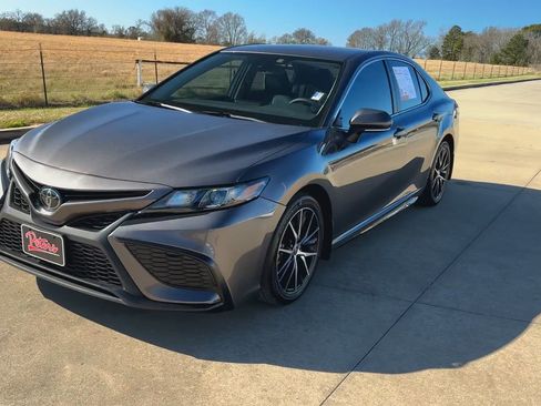 Used 2023 Toyota Camry SE image 5