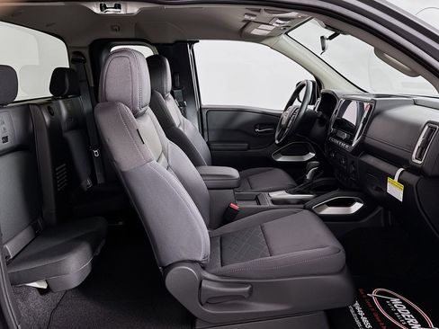 Used 2025 Nissan Frontier SV image 34