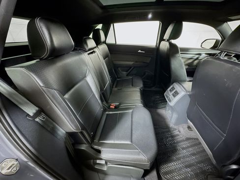Used 2022 Volkswagen Atlas Cross Sport SEL R-Line image 27