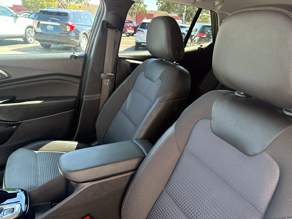 Used 2025 Chevrolet Trax LT FWD image 14