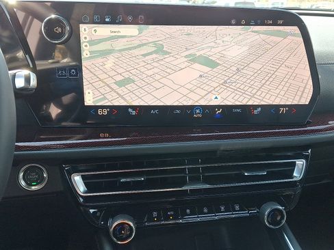 New 2026 Chevrolet Traverse Z71 image 8