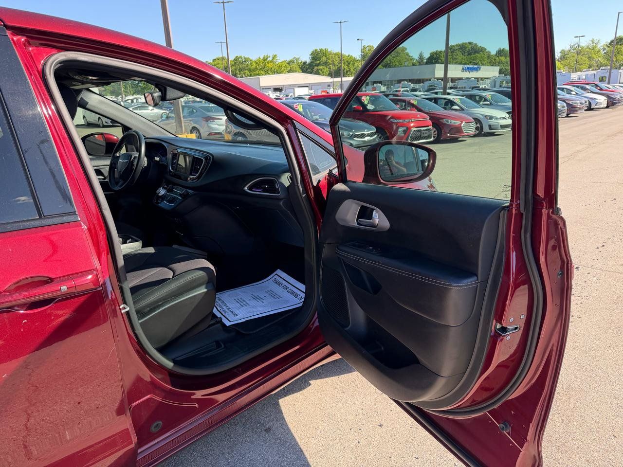 Used 2018 Chrysler Pacifica Touring Plus w/ S Appearance Package FWD image 7