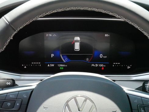 Certified 2025 Volkswagen Taos SE w/ Panoramic Sunroof Package AWD/4WD image 21