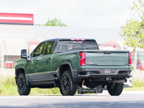 Used 2026 Chevrolet Silverado 2500 LTZ w/ LTZ Plus Package AWD/4WD image 3