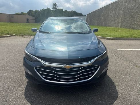 Used 2025 Chevrolet Malibu LT FWD image 2