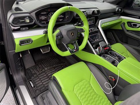 Used 2022 Lamborghini Urus image 13