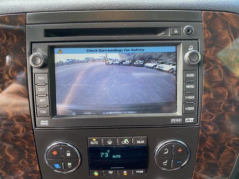 Used 2009 GMC Yukon XL Denali AWD/4WD image 24
