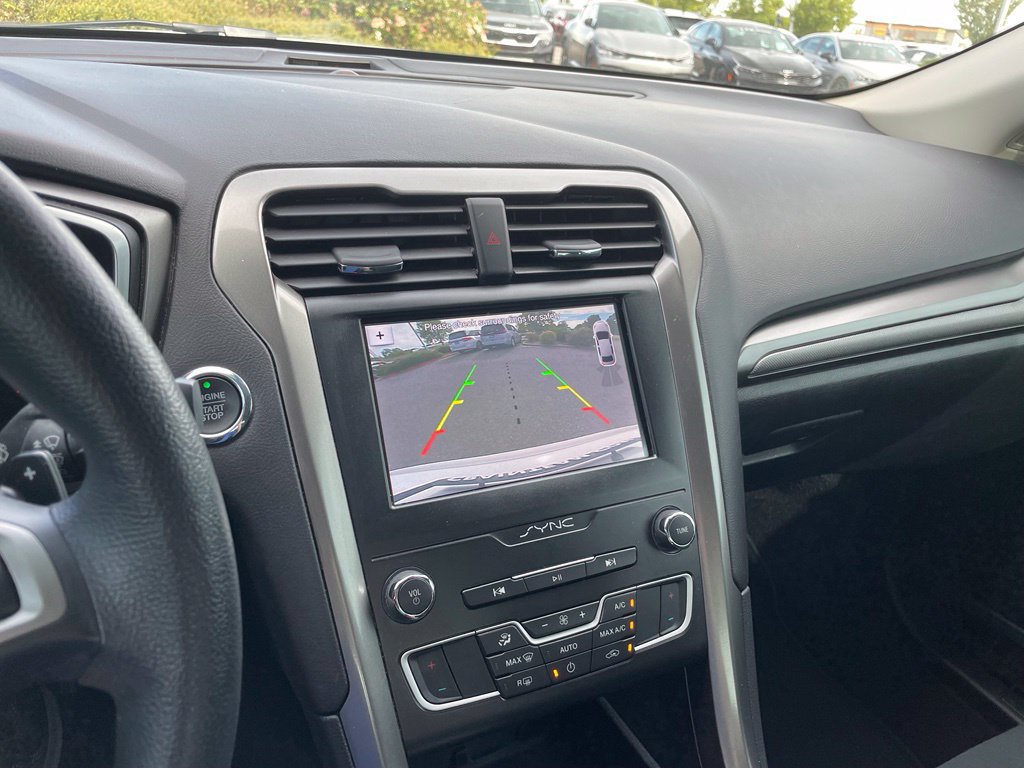 Used 2019 Ford Fusion SE FWD image 16