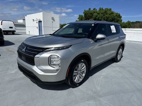 Used 2024 Mitsubishi Outlander ES FWD image 21