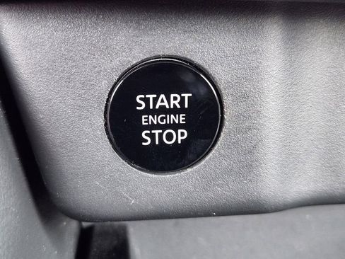 Used 2025 Nissan Rogue SV AWD/4WD image 17