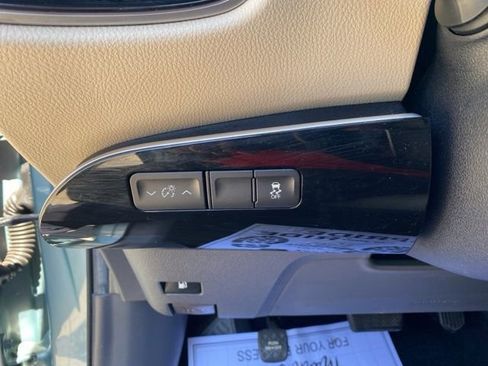 Used 2016 Toyota Prius Four FWD image 9